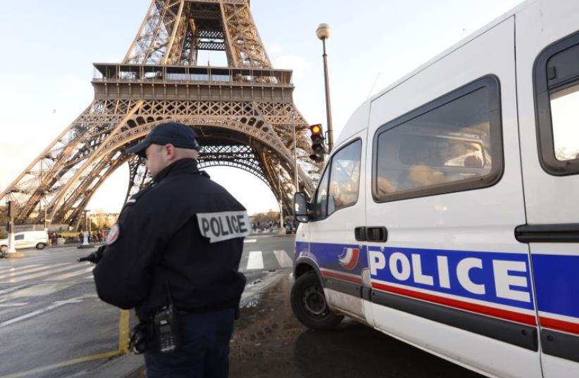 French police stationed near Eifel Tower (photo credit: BERTRAND GUAY / AFP)