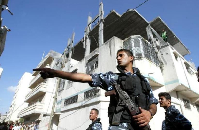 Palestinian policeman  (photo credit: REUTERS)