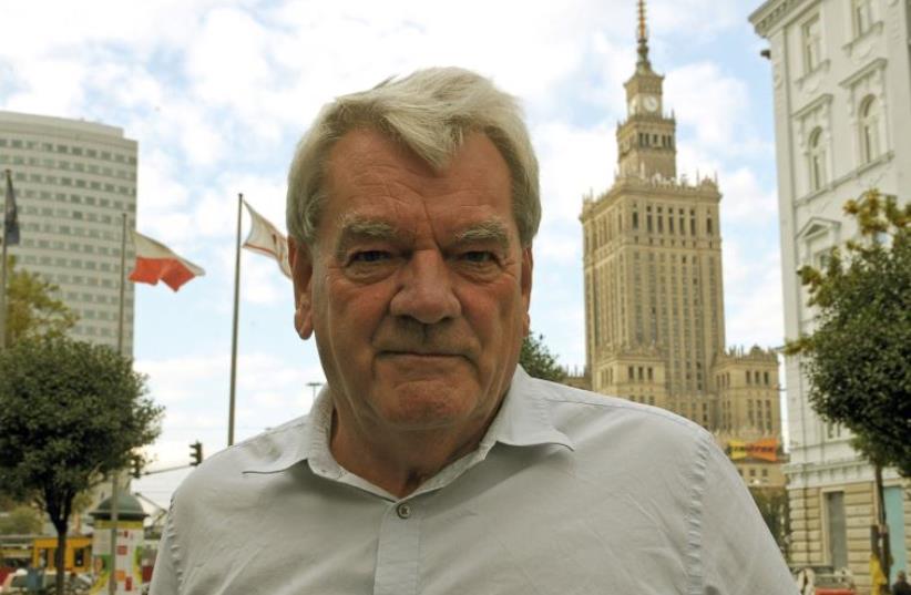 David Irving poses for a photograph in Warsaw (photo credit: AFP PHOTO / JANEK SKARZYNSKI)