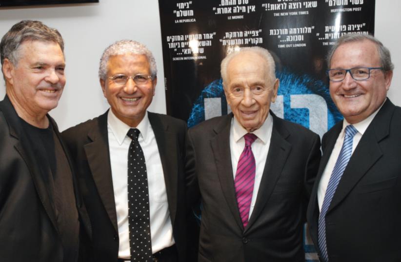 AMOS GITAI (left), Moshe Edery (second left), Shimon Peres and Leon Edery. (photo credit: RAFI DELOYA)