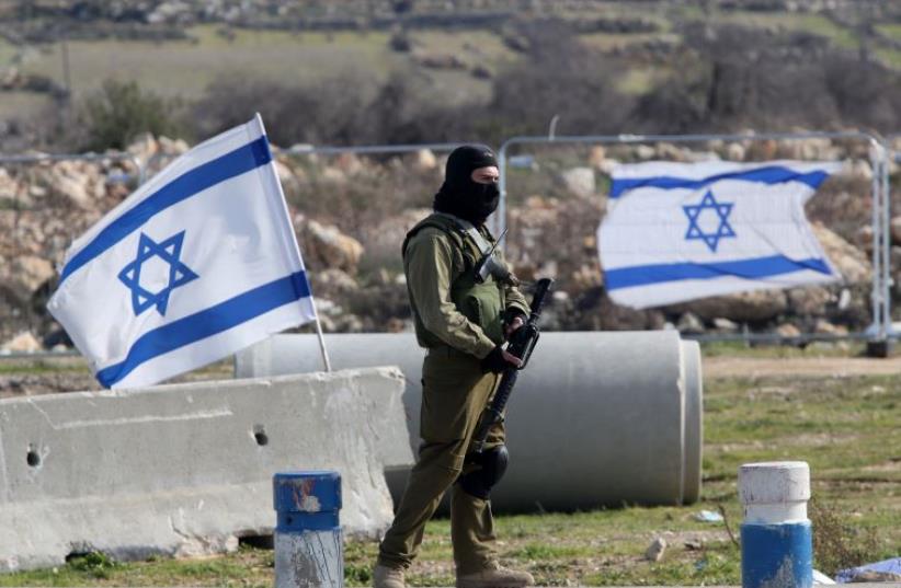 IDF soldier at West Bank checkpoint at Gush Etzion Junction. (photo credit: MARC ISRAEL SELLEM/THE JERUSALEM POST)