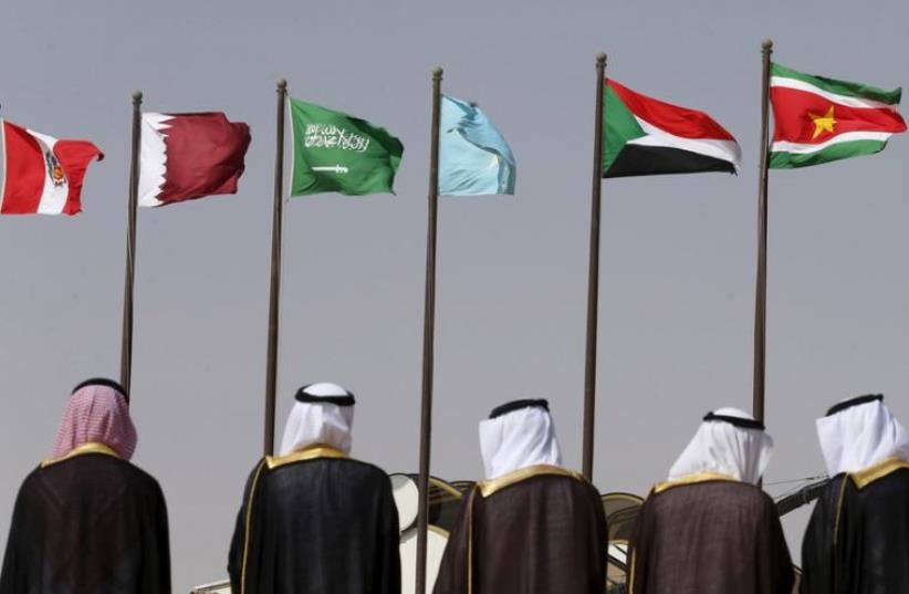 Saudi officials wait to receive leaders attending the Summit of South American-Arab Countries in Riyadh (photo credit: REUTERS)