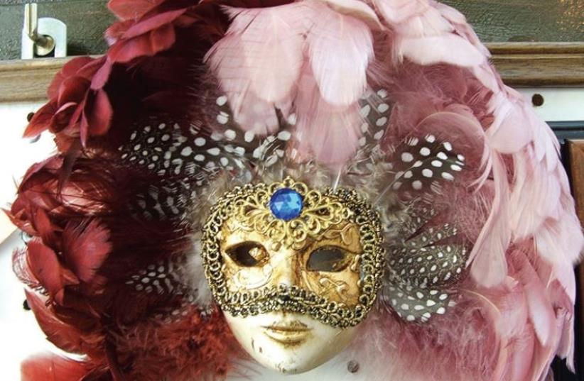 A Veneziana mask from Verona, Italy (photo credit: Wikimedia Commons)