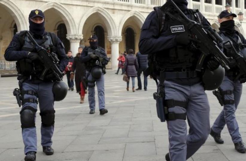 Italian police officers [File] (photo credit: REUTERS)