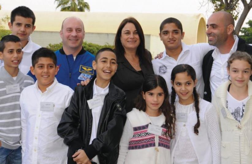 Rona Ramon poses with Ramon Foundation Aviators Club participants and with SpaceX director of crew operations, Dr. Garret Reisman, during space week last year (photo credit: RAMON FOUNDATION)