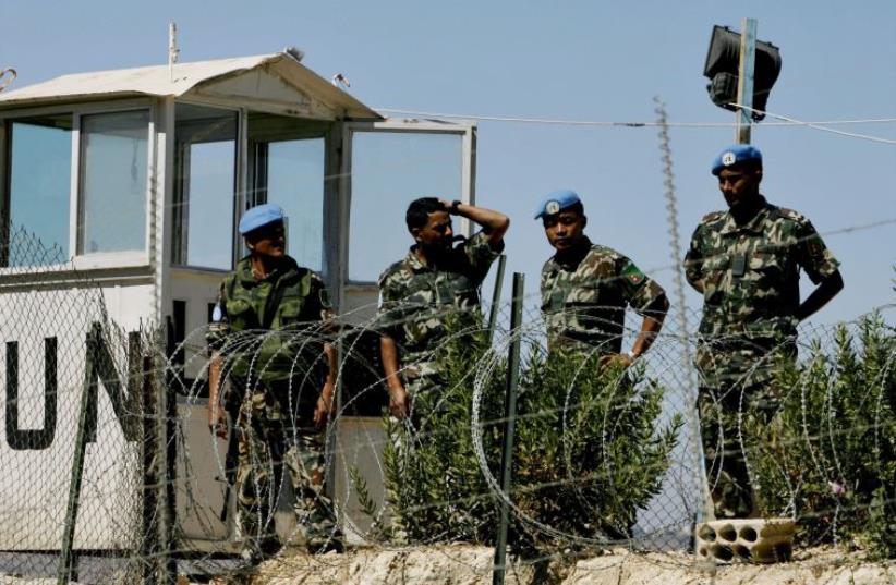 U.N. peacekeepers stand guard on the Israel-Lebanon border (2007) (photo credit: ELIANA APONTE/REUTERS)