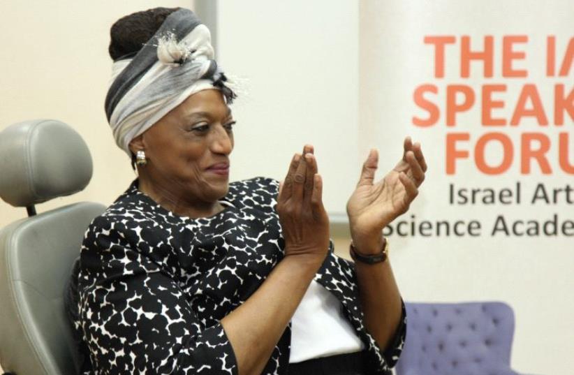 LOOKING REGAL despite her broken ankle, Jessye Norman delivers a lecture at the Israel Arts and Science Academy, high school for gifted students, in Jerusalem. (photo credit: NAAMA MARINBERG)