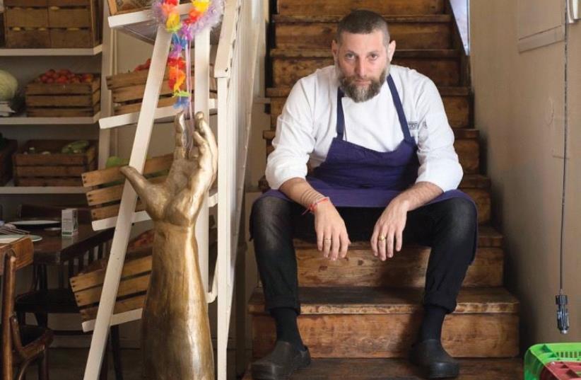 COOKING CLASS: Chef Assaf Granit of Jerusalem’s famed Machneyuda restaurant. (photo credit: YAHAV YAAKOV)