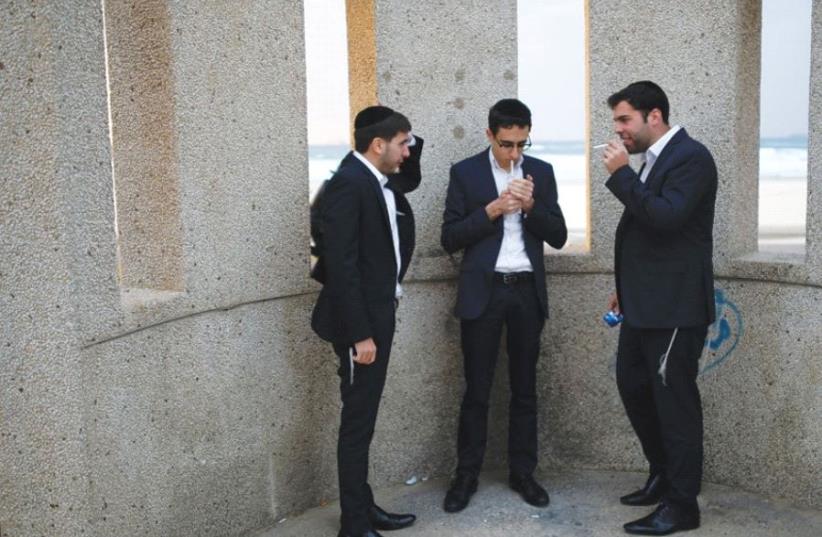 Young men smoking near Ashdod (photo credit: REUTERS)