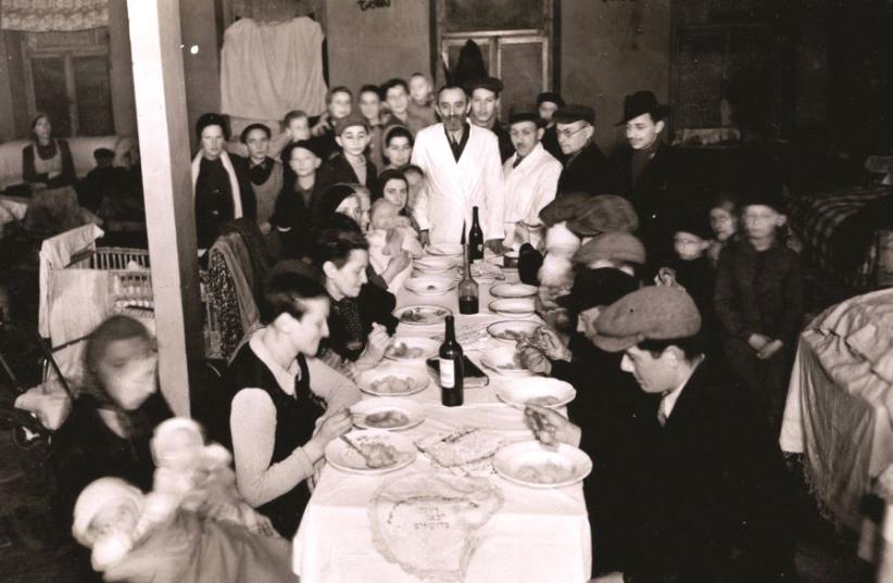 Seder dans le ghetto de Varsovie (photo credit: YAD VASHEM)