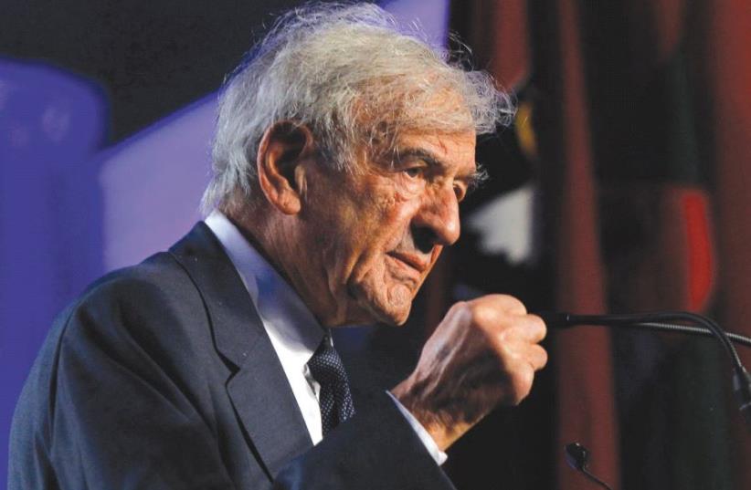 Elie Wiesel speaks at a World War II tribute (photo credit: REUTERS)