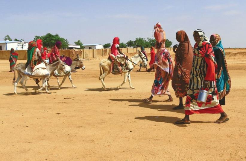 WOMEN WALK to the market in Abu Shock IDPs camp in Al Fashir, capital of North Darfur, Sudan, last year. (photo credit: REUTERS)