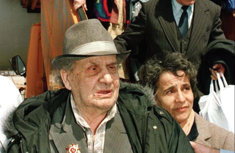 Soviet Jews arrive in Israel (photo credit: REUTERS)