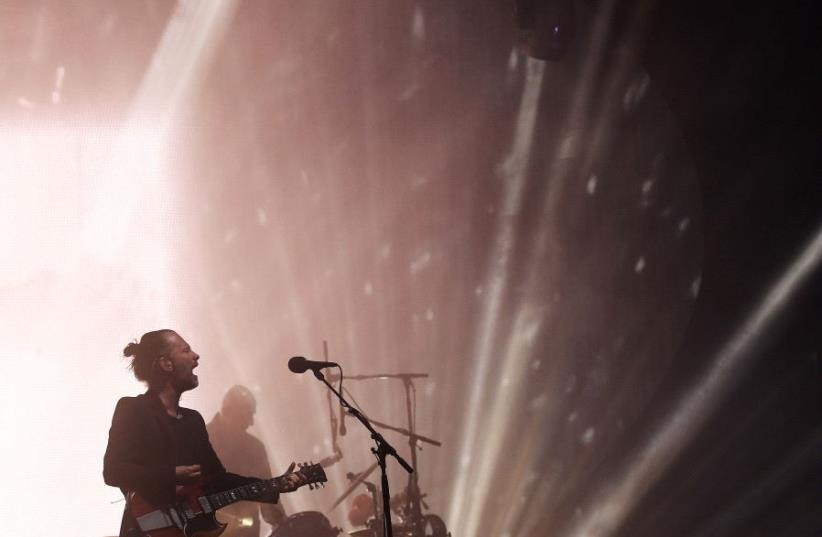 Radiohead performs on the Pyramid Stage at Worthy Farm in Somerset during the Glastonbury Festival in Britain, June 23, 2017. (photo credit: DYLAN MARTINEZ/REUTERS)