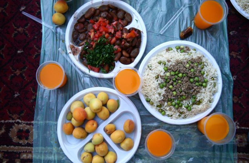 Iftar meal  (photo credit: REUTERS)