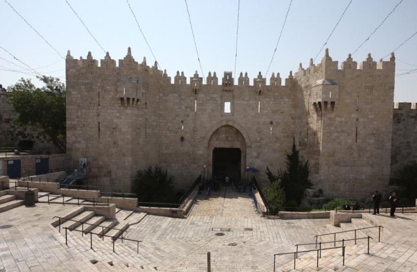 A general view of the Damascus Gate, which leads to the Old City's Muslim Quarter, July 21 2017 (photo credit: MARC ISRAEL SELLEM/THE JERUSALEM POST)