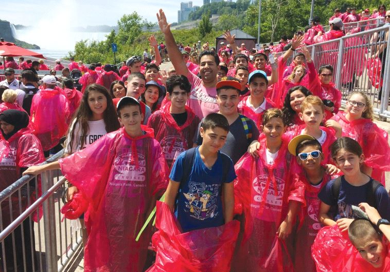 The IDFWO group, ready for Niagara Falls