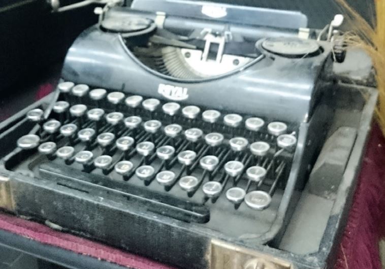 Typewriter from 1933 (credit: YAEL BRYGEL)