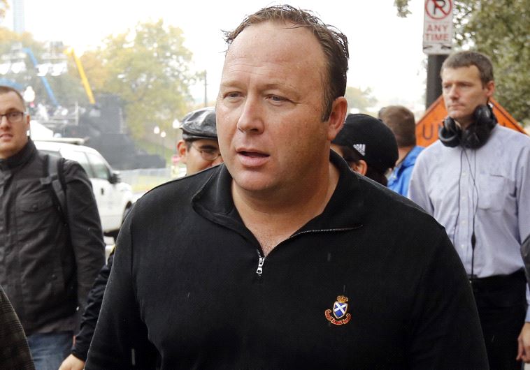 Radio Talk Show host Alex Jones (credit: JIM BOURG / REUTERS)