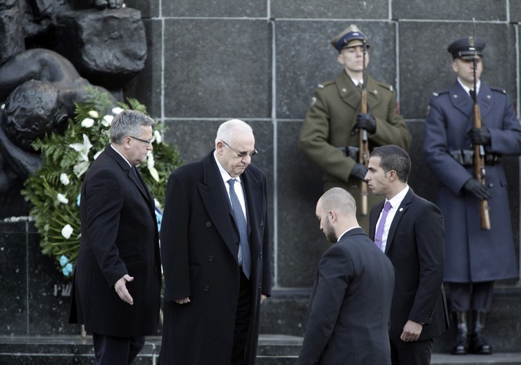President Reuven Rivlin attends a wreath laying ceremony at the Monument of the Heroes of the Ghetto in Warsaw, October 2014