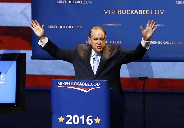 U.S. Republican presidential candidate and former Arkansas Governor Mike Huckabee addresses supporters as he formallly launches his bid for the 2016 Republican presidential nomination during an event in Hope, Arkansas May 5, 2015.