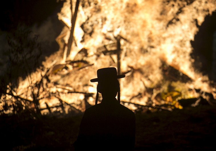 A bonfire during Lag Ba'omer festivities in Bnei Brak 