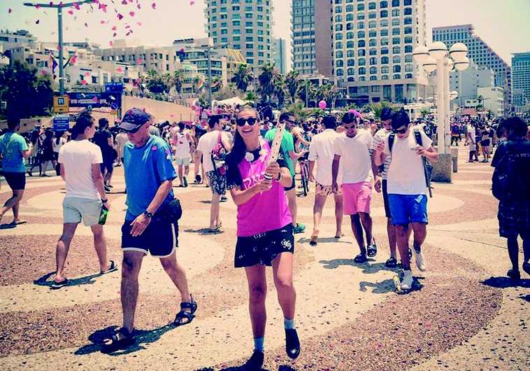 Israéliens sur la promenade de Tel-Aviv