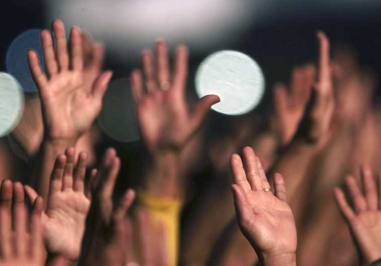 Evangelical Christians worship during the "Jesus Parade" in downtown Brasilia August 14, 2014.