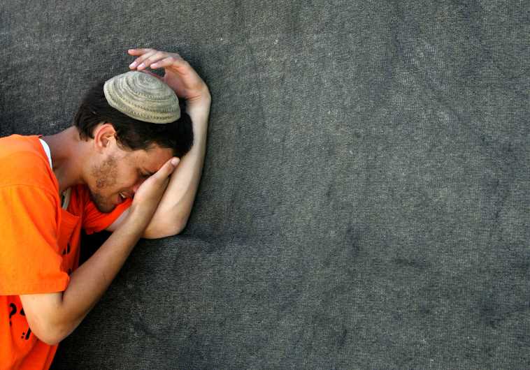 An Israeli opponent of Israel's disengagement plan from Gaza mourns before evacuation in the Jewish Gaza Strip settlement of Kfar Darom