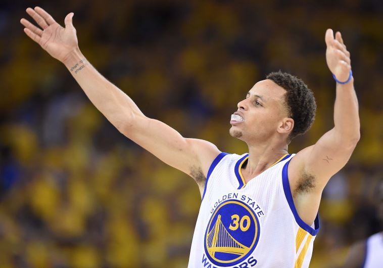 Golden State Warriors guard Stephen Curry celebrates his team's victory in Game 5 against Cleveland