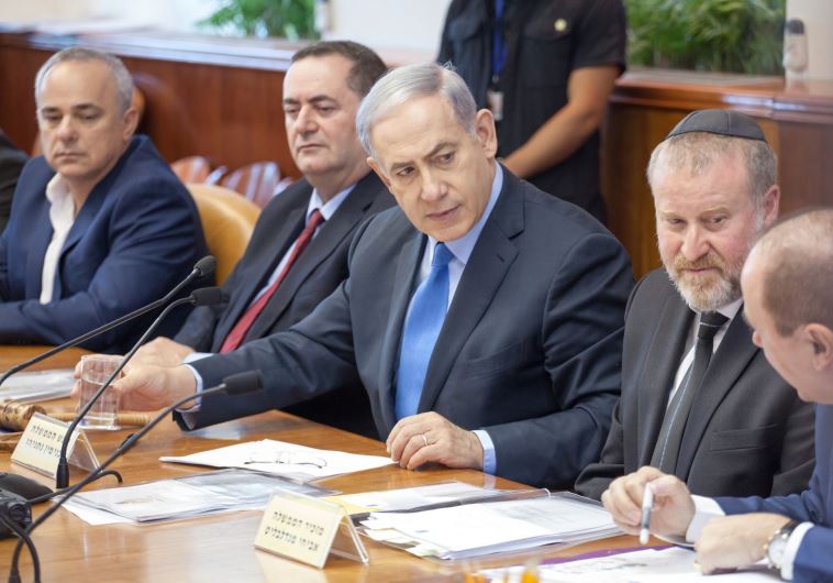 Netanyahu at cabinet meeting