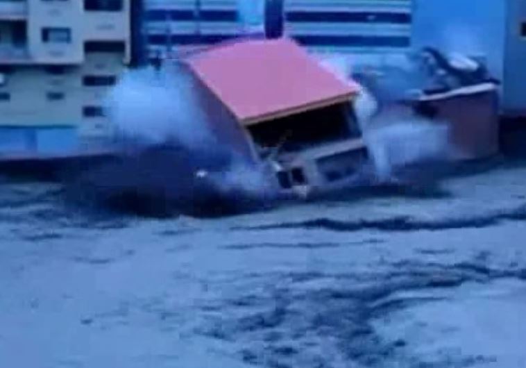 Building collapse in Iranian floods