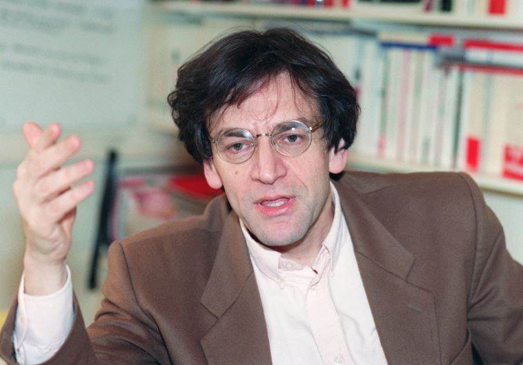 Portrait of philosopher Alain Finkelkraut taken 07 January 1992 in Paris.