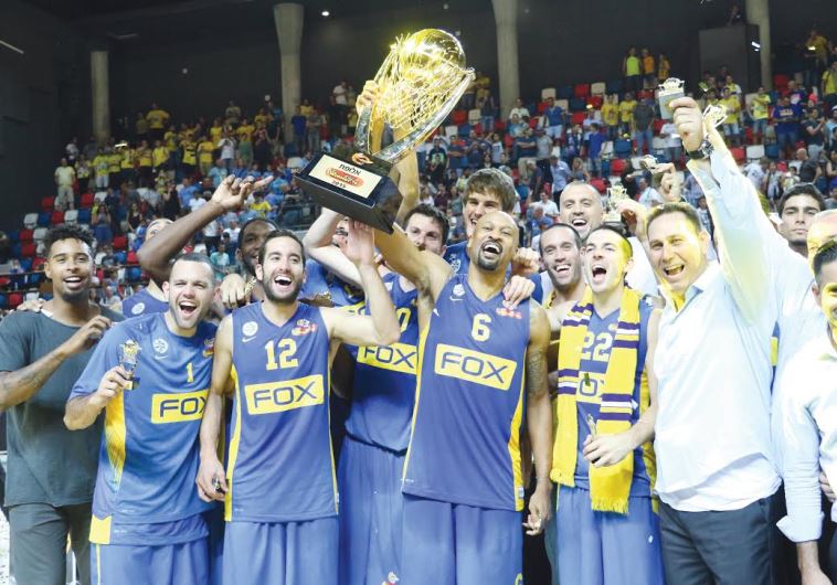 Maccabi TA celebrating Winner Cup 