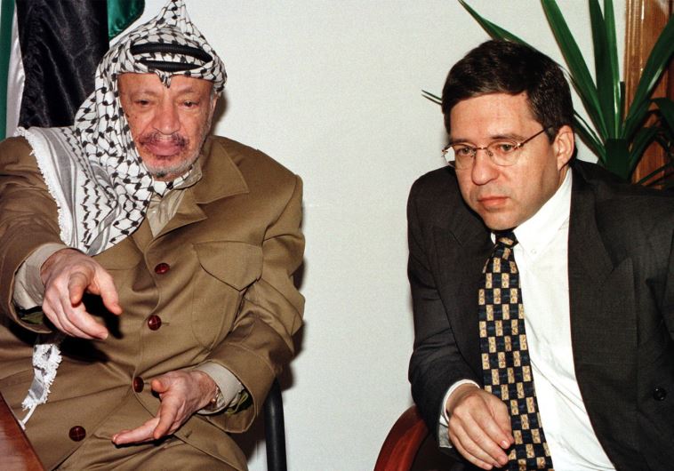 Oslo Accords architect Yossi Beilin meets Palestinian Authority president Yasser Arafat in Jericho, in 1997