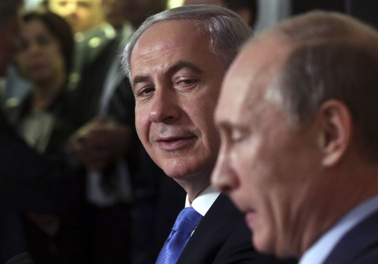 Russian President Vladimir Putin (R) and Prime Minister Benjamin Netanyahu attend a news conference in Sochi