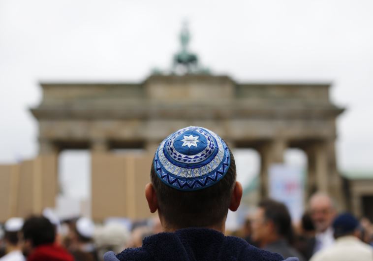 A man wearing a kippa waits for the start of an anti-Semitism demo at Berlin's Brandenburg Gate September 14, 2014