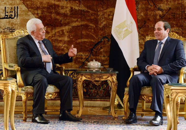 Egyptian President Abdel Fattah al-Sisi (R) meeting with Palestinian Authority President Mahmud Abbas in the Egyptian capital Cairo on November 8