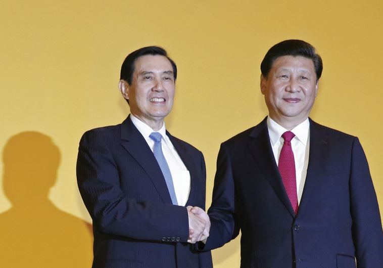 CHINESE PRESIDENT Xi Jinping shakes hands with Taiwan’s President Ma Yingjeou during a summit in Singapore on November 7.