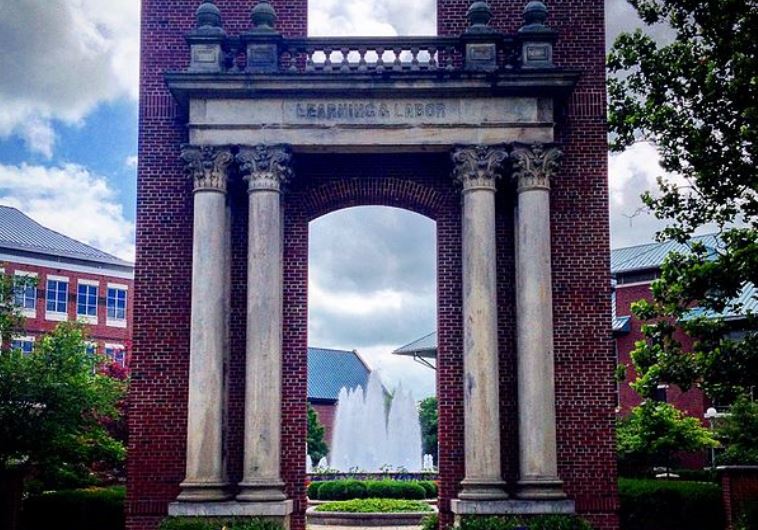 Hallene Gateway at the University of Illinois