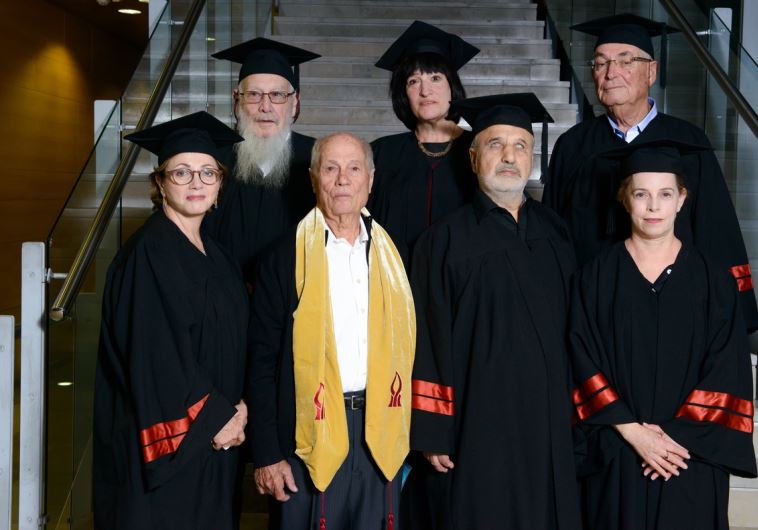 Judy Siegel-Itzkovich recieves honorary doctorate from Ben-Gurion University (Back row middle)