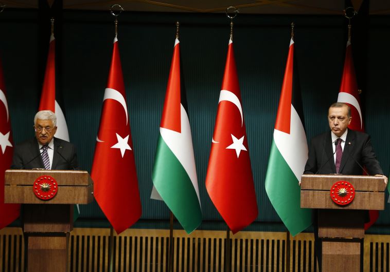 Turkey's President Tayyip Erdogan and Palestinian President Mahmoud Abbas (L) address the media at the Presidential Palace in Ankara January 12, 2015