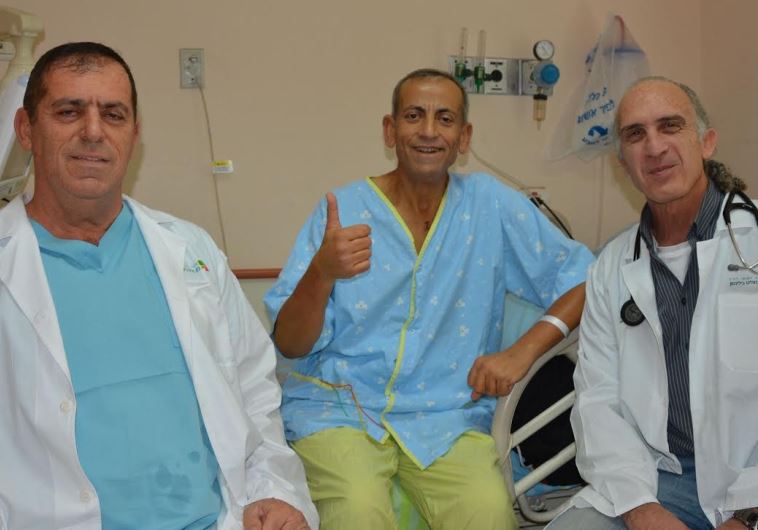 Prof. Aravot (left) and Dr. Ben-Gal (right) with recipient of the Heart Mate 3