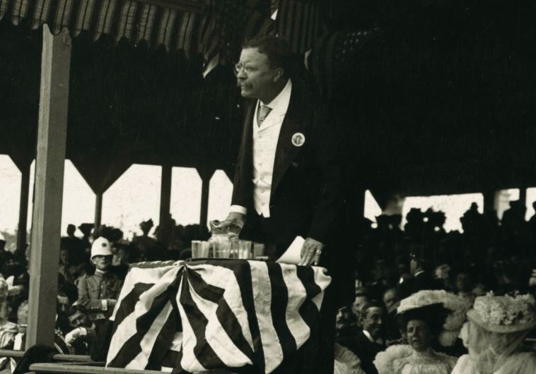 US President Theodore Roosevelt speaks at the Jamestown Exposition in 1907