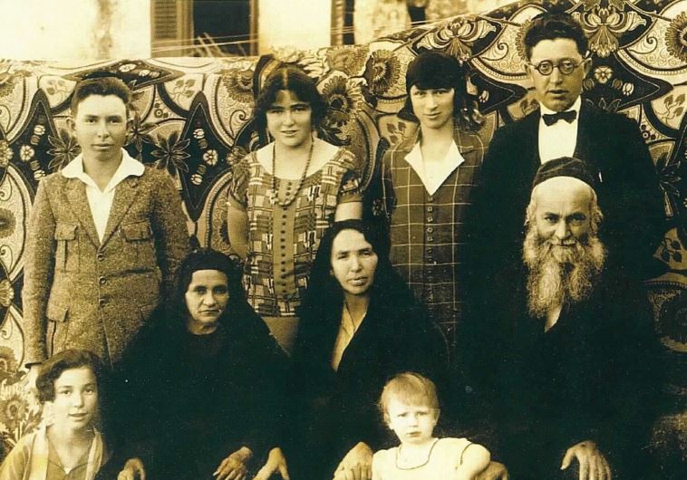 The Slonim family, descendants of Menuha Rochel, before the 1929 Hebron Massacre