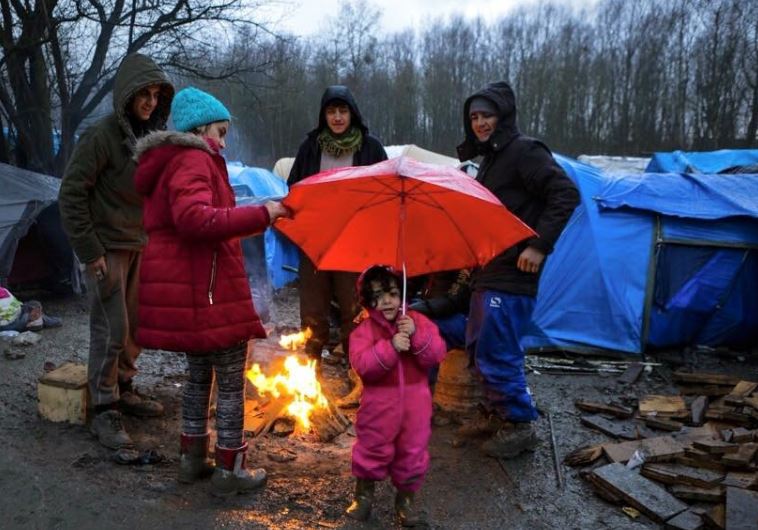 IsraAid volunteers help refugees in Northern France.