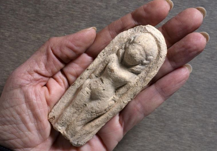 The ancient statuette found by Ori Greenhut in Tel Rehov.