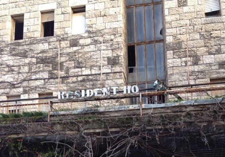 The site of the former President Hotel on Ahad Ha’am Street. In a comic twist, the derelict sign now reads ‘Resident Ho.’