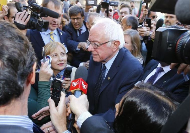 US Democratic presidential candidate Bernie Sanders speaks with media and supporters during his visit to the Vatican , April 15, 2016. 