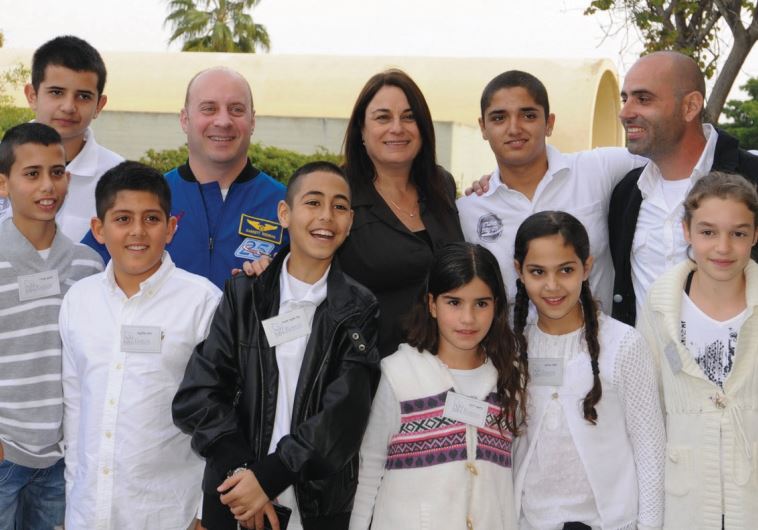 Rona Ramon poses with Ramon Foundation Aviators Club participants and with SpaceX director of crew operations, Dr. Garret Reisman, during space week last year